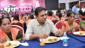तेलंगाना: केटीआर ने नए साल का पहला दिन सफाईकर्मियों और BRS कार्यकर्ताओं के साथ बिताया