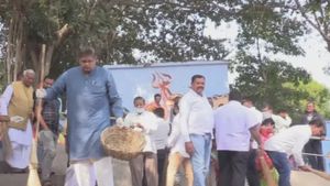 ओडिशा: भाजपा के राष्ट्रीय उपाध्यक्ष बैजयंत पांडा ने बौध में मंदिरों में शुरू किया सफाई अभियान 