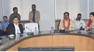 छत्‍तीसगढ़ डिप्‍टी सीएम ने विभागीय कार्यों की जानकारी ऑनलाइन उपलब्ध करवाने का दिया निर्देश  