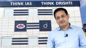 'दृष्टि IAS' जहां से निकलते हैं देश के नामी IAS-IPS, जानें विकास दिव्यकीर्ति की कोचिंग में लगती है कितनी फीस