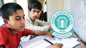 CBSE Board Exam 2024: सीबीएसई ने स्कूलों को दिया नया टास्क, बोर्ड एग्जाम से पहले अपलोड करनी होगी डिटेल्स 