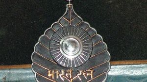 Bharat Ratna: क्या है भारत रत्न? जानिए इस सम्मान की प्रक्रिया और इसके लाभ