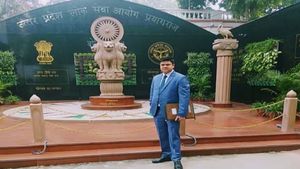Deepak Singh: कांस्‍टेबल दीपक सिंह के SDM बनने की स्‍टोरी, UPPCS में इस ट्रिक से पाई 20वीं रैंक