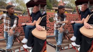 फर्राटेदार अंग्रेजी बोलता है ये रिक्शावाला! वायरल VIDEO देख आप भी ले सकते हैं प्रेरणा
