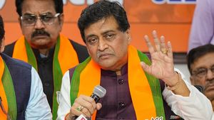 Ashok Chavan: भाजपा के दरवाजे सब दागियों के लिए क्यों खुल रहे है? 