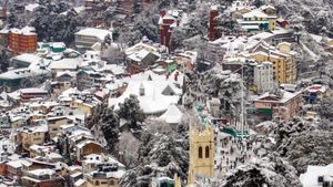 कश्मीर के साथ-साथ इन जगहों पर ले सकते हैं स्नो का मजा, जानें उत्तर भारत के खास विंटर वंडरलैंड्स के बारे में 