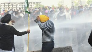 Fact Check: 'दिल्ली चलो' किसान आंदोलन में सिख युवक का वॉटर कैनन से सामना, जानिए वायरल वीडियो का सच?