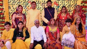 Success Story: पिता ने चाय बेच, मां ने मजदूरी कर बेटे को बनाया SDM, जानें अब मां को क्‍या बोलते लोग?