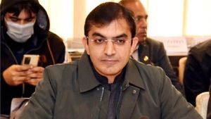 Pakistan: वजीरिस्तान में काउंटिंग के दौरान फायरिंग, पूर्व MNA डावर घायल, इंटरनेट ब्लैकआउट   