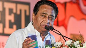Kamal Nath: कमल दल में क्यों समाना चाहते हैं कमलनाथ? 