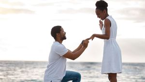 Propose Day 2024: क्रश को प्रपोज करते वक्त गलती से भी ना करें ये काम, वरना हो जाएंगे रिजेक्ट