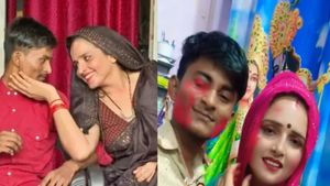 सीमा हैदर पर चढ़ा प्यार का रंग! पति सचिन संग 'पाकिस्तानी भाभी' ने ऐसे मनाई होली, वायरल हुआ VIDEO