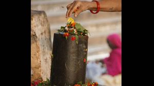 Mahashivratri 2024 : आज करें पार्थिव शिवलिंग का पूजन, करोड़ों शिव पूजा का मिलेगा फल