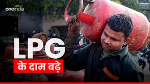  LPG Cylinder Price:  मार्च के पहले दिन लगा बड़ा झटका, LPG सिलेंडर के बढ़े दाम, जानिए क्या हो गई कीमत? 