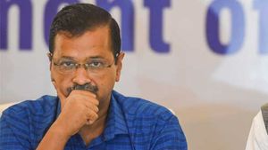 Fact Check: जानिए, ईडी की गिरफ्तारी के बाद वायरल हो रही सीएम अरविंद केजरीवाल की तस्वीर का पूरा सच