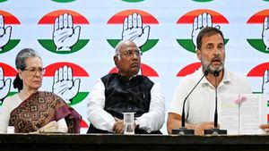 Congress: कमजोर हो चुकी कांग्रेस ने अब लोकतंत्र पर निकाली भड़ास