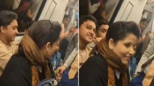 दिल्ली मेट्रो में जब आदमी की गोद में जा बैठी महिला, वायरल VIDEO देख लोगों को आ गई शर्म