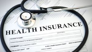 Health Insurance Policy: अब 65 साल से ऊपर के लोग भी करा सकते हैं स्वास्थ्य बीमा, क्या हैं नए रूल्स?
