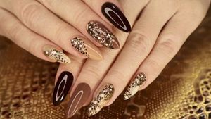 Nail Extensions का है शौक? तो लगवाने से पहले जान लें इसके नुकसान, जरूरी है ये सावधानियां 