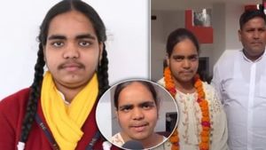 बेटियों की प्रतिभा के बजाय सुन्दरता देखने की मानसिकता