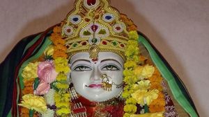 Sheetala Ashtami 2024 Muhurat:  शीतला अष्टमी आज, क्यों लगता है मां को बासी खाने का भोग? क्या है पूजा मुहूर्त? 