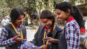 CBSE Toppers 2024: 10वीं में 47 हजार से ज्यादा छात्रों के 95% नंबर, 2.12 लाख बच्चे 90% वाले, कौन जिला हुआ टॉप?