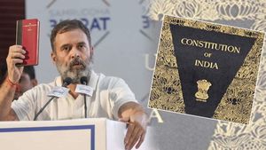 संविधान का मखौल उड़ाने वाले दे रहे संविधान बचाने की दुहाई