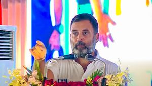 मोदी ने पहले राहुल गांधी को प्रोजेक्ट किया, अब उन्हीं पर हमलावर