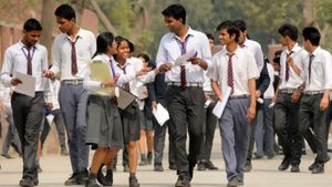 CBSE Result: सीबीएसई ने जारी किया 12वीं का परिणाम, जानिए SMS के जरिए कैसे चेक कर सकते हैं रिजल्ट