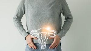 Uterus Cancer का कैसे लगाएं पता? पेट दर्द जैसे लक्षणों को ना करें इग्नोर, जानें इससे कैसे बचें 