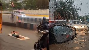 आपदा में अवसर! पुणे में बारिश से रोड लबालब, बीच सड़क पर तैरता दिखा शख्स, सामने आया Video