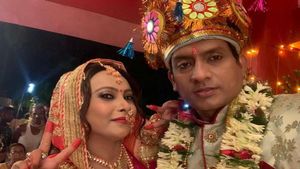 शादी के बंधन मे बंधे कुलदीप कुमार, पूजा गांगुली संग बनी जोड़ी, तेज़ी से वायरल हो रही तस्वीर 
