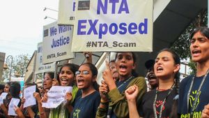 बिहार में 4 अभ्यर्थियों के हाथ लगा लीक हुआ NEET का पेपर, किसने किया कितना स्कोर?