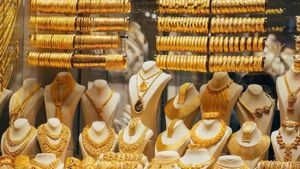 Gold-Silver Price: सोने-चांदी की कीमतों में आई गिरावट, खरीददारी से पहले चेक करें 24 जून को कैसा है भाव