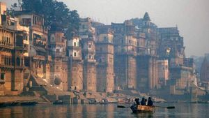 Ganga Dussehra 2024: गंगा दशहरा आज, अगर चाहते हैं चैन और पैसा तो जरूर करें आज इस चालीसा का पाठ 