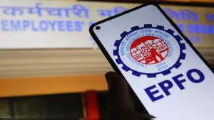 EPFO Interest Rate Hike: पीएफ पर बढ़ा 8.25% ब्याज दर, जानिए 7 करोड़ लोगों को अब कितना मिलेगा लाभ