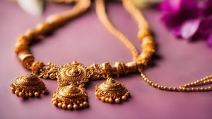 Gold Rate Today: सोने-चांदी की कीमत में उतार-चढ़ाव जारी, चेक करें अपने शहर में 22, 24 और 18 कैरेट गोल्ड की कीमत