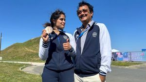 Exclusive: मनु भाकर के कोच ने चुनौतियाँ पेश करने वालों को दिया जवाब, जानें उन्होंने क्या कहा