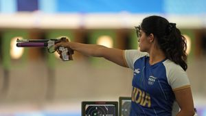 Paris Olympics, Manu Bhaker: मनु भाकर ने ओलंपिक में भारत को दिलाया पहला मेडल, ब्रॉन्ज पर किया कब्जा