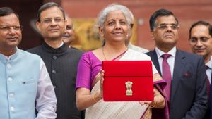 Union Budget 2024: चमड़े के लाल रंग के ब्रीफकेस में लाया गया था पहला बजट, मोदी सरकार में कैसे बदली परंपरा?