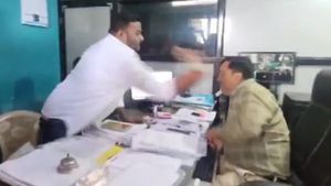 Fact Check: क्या बैंक मैनेजर को बीजेपी नेता ने मारा था थप्पड़, वायरल वीडियो का कुछ और है सच