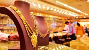 Gold Rate Today: सोने-चांदी की कीमत में तेजी या आई गिरावट? चेक कीजिए आज का लेटेस्ट गोल्ड-सिल्वर रेट 