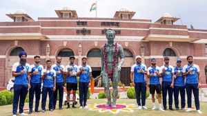 गुलामी की जंज़ीर से आज़ादी की उड़ान तक: मेजर ने ठुकराई थी हिटलर की पेशकश, अभी कोई पुलिस में DSP तो कोई रेलवे में!