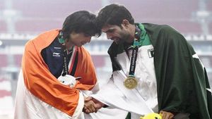 Olympics : नीरज चोपड़ा के लिए आसान नहीं होगा गोल्ड पर निशाना साधना! चुनौती के लिए तैयार है PAK का ये धुरंधर?