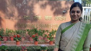 Success Story: 9 साल में खोया पिता को, 3 बार हुई फेल, चौथी बार में किया UPSC क्रैक, गजब है इनकी कहानी 