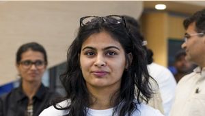 Manu Bhaker: मनु भाकर ने ट्रोलर्स की बंद कर दी बोलती, इवेंट में मेडल ले जाने को लेकर दिया तगड़ा जवाब