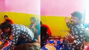 Social Media पर पॉपुलर होने के लिए कुछ भी करने को तैयार! अर्थी के साथ शख्स ने बनाई रील