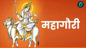 Maa Gauri: सुख-शांति और समृद्धि चाहिए तो जरूर करें महागौरी चालीसा का पाठ 
