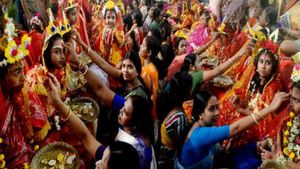 Kanya Pujan Muhurat: आज है कन्या-पूजन, जानिए क्या है मुहूर्त और कथा 