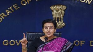 नौकरी लगवाने वाला, हटाने वाले से बड़ा होता है, सीएम आतिशी ने एलजी को पत्र लिखकर याद दिलाई जिम्मेदारी